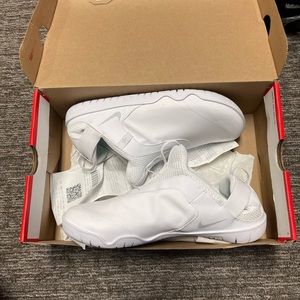 White Nike nursing shoes women’s 9.5 mens 8